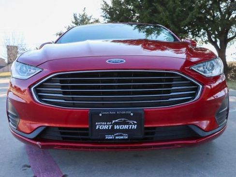 Used 2020 Ford Fusion SE image 2