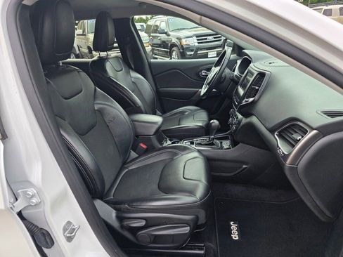 Used 2019 Jeep Cherokee Latitude Plus image 22