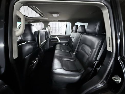 Used 2016 Toyota Land Cruiser image 23