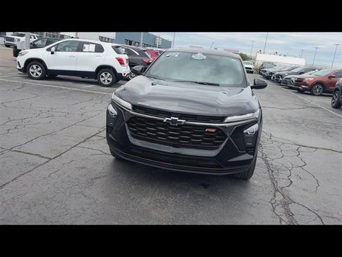 Used 2024 Chevrolet Trax RS w/ Sunroof Package FWD image 3