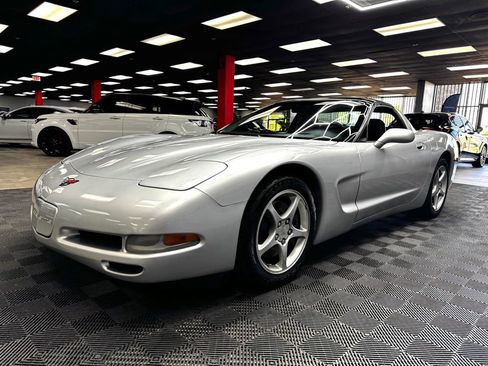 Used 2001 Chevrolet Corvette Coupe w/ Preferred Equipment Group2 image 7