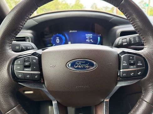 Used 2022 Ford Explorer King Ranch image 9