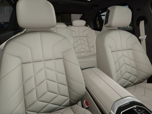 New 2026 BMW 740i xDrive w/ Executive Package image 38