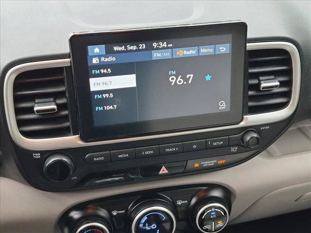 Used 2022 Hyundai Venue SEL FWD image 18