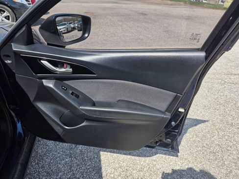 Used 2016 MAZDA MAZDA3 i Sport image 23