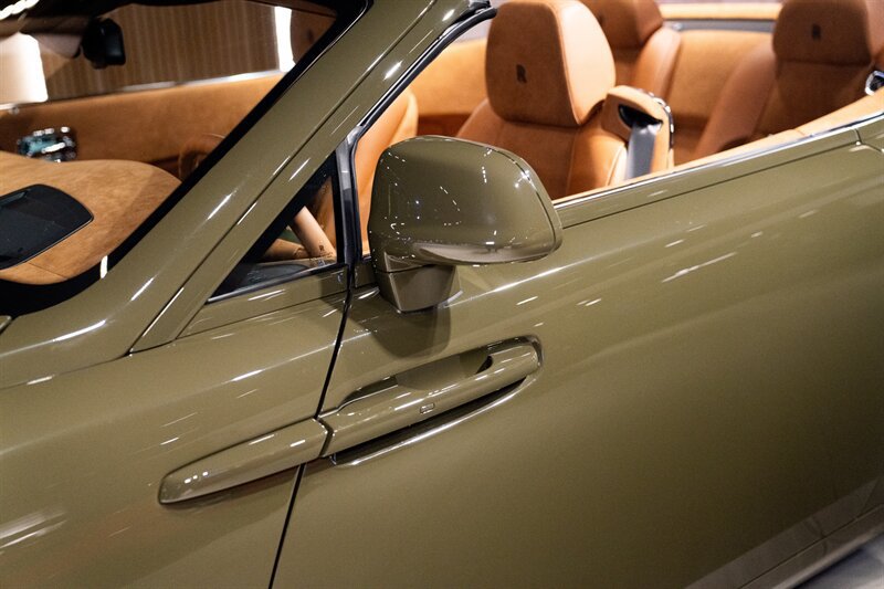 Used 2021 Rolls-Royce Dawn RWD image 29