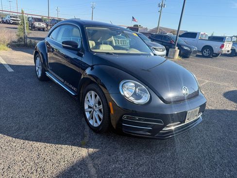 Used 2018 Volkswagen Beetle 2.0T SE FWD image 1