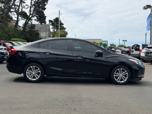 Used 2019 Chevrolet Cruze LS w/ LS Convenience Package FWD image 4