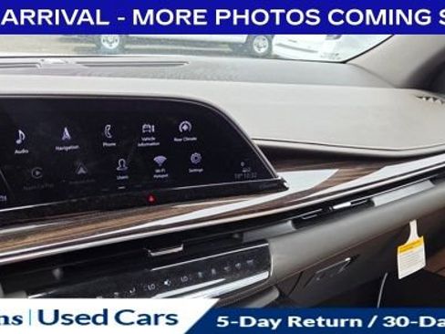 Used 2022 Cadillac Escalade ESV Premium Luxury AWD/4WD image 17