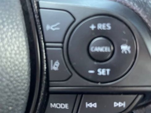 Used 2021 Toyota RAV4 LE AWD/4WD image 19