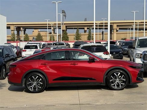 Used 2023 Toyota Crown Limited image 3