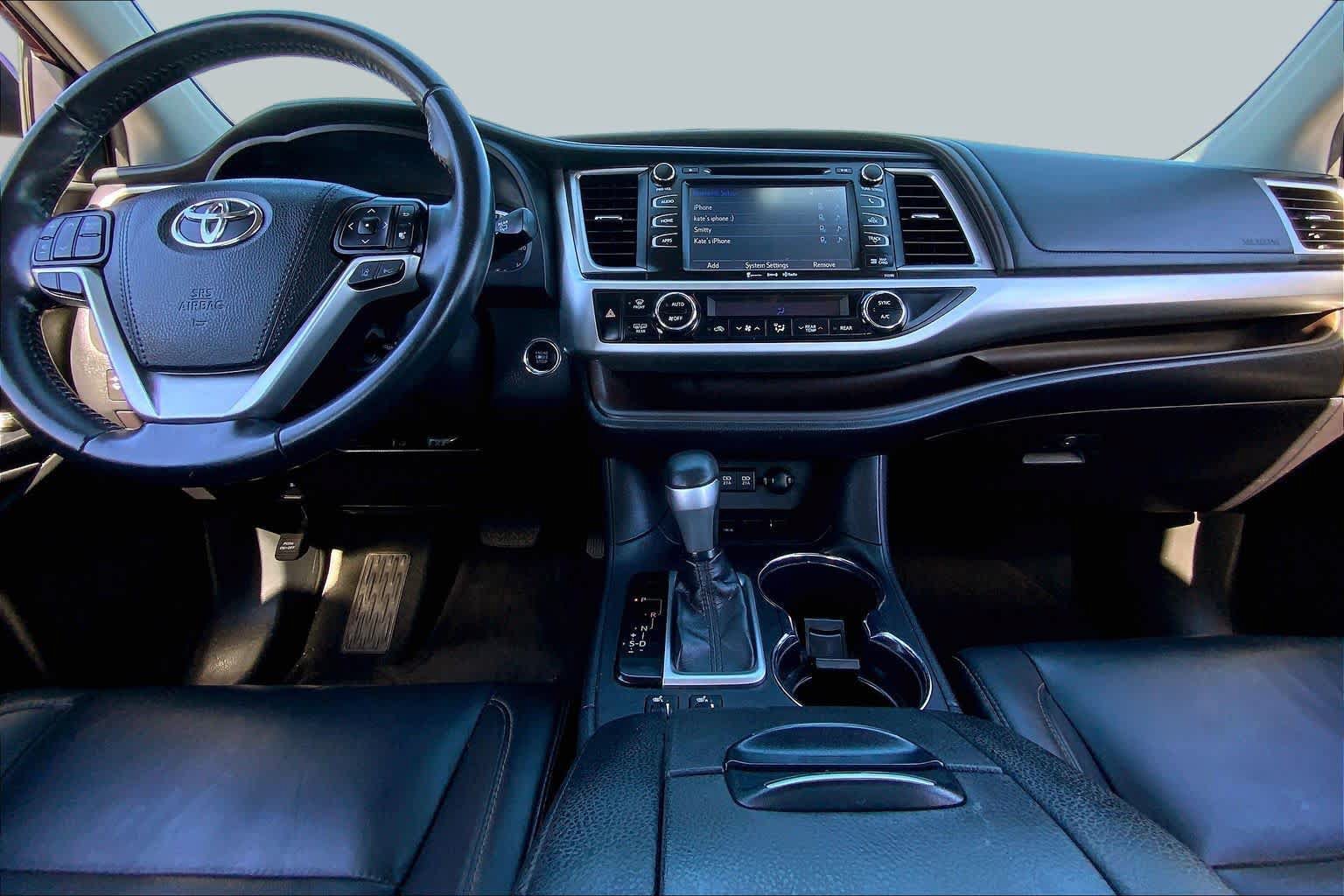 Used 2019 Toyota Highlander XLE FWD image 15