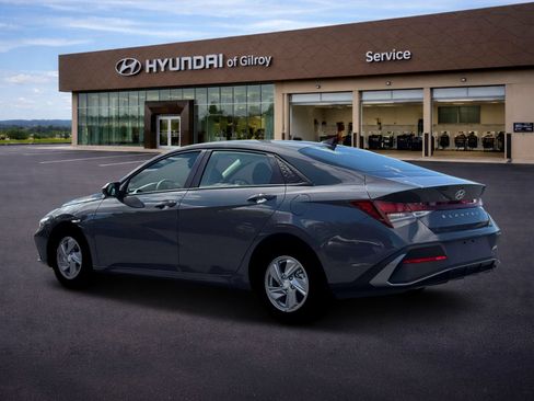 New 2026 Hyundai Elantra SE FWD image 4