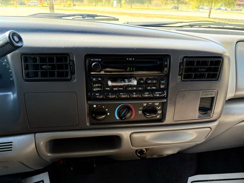 Used 2001 Ford F350 XLT image 37