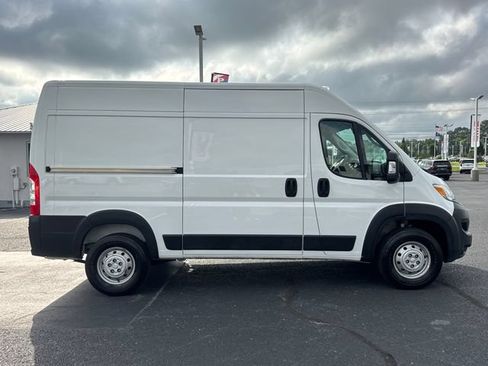 Used 2024 RAM ProMaster 2500 w/ Convenience Group FWD image 6