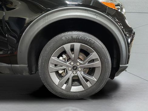 Used 2021 Ford Explorer XLT w/ Equipment Group 202A image 29