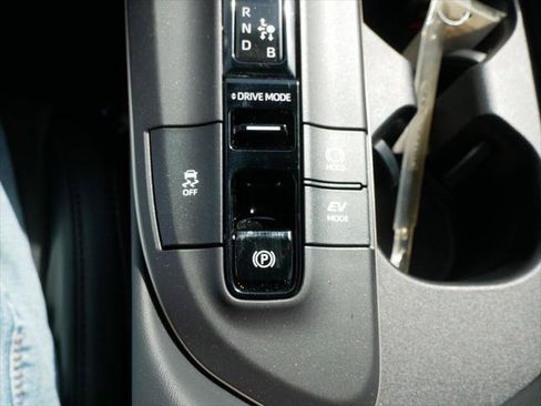 Certified 2023 Toyota Crown AWD/4WD image 18