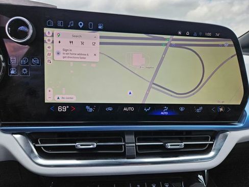 Used 2025 Chevrolet Equinox EV LT image 11