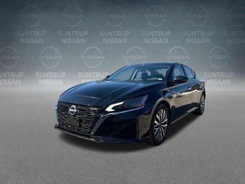 Used 2025 Nissan Altima 2.5 SV FWD image 32