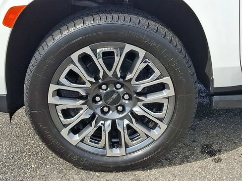 Used 2024 GMC Yukon Denali Ultimate AWD/4WD image 8