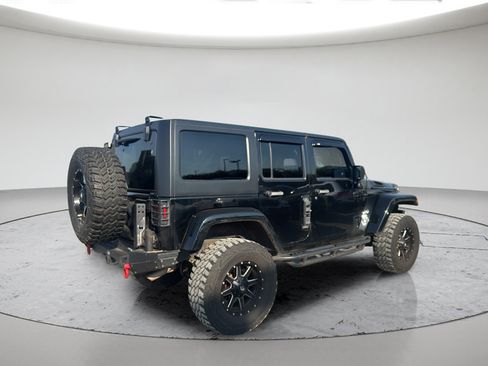 Used 2015 Jeep Wrangler Unlimited Sahara w/ Max Tow Package AWD/4WD image 5