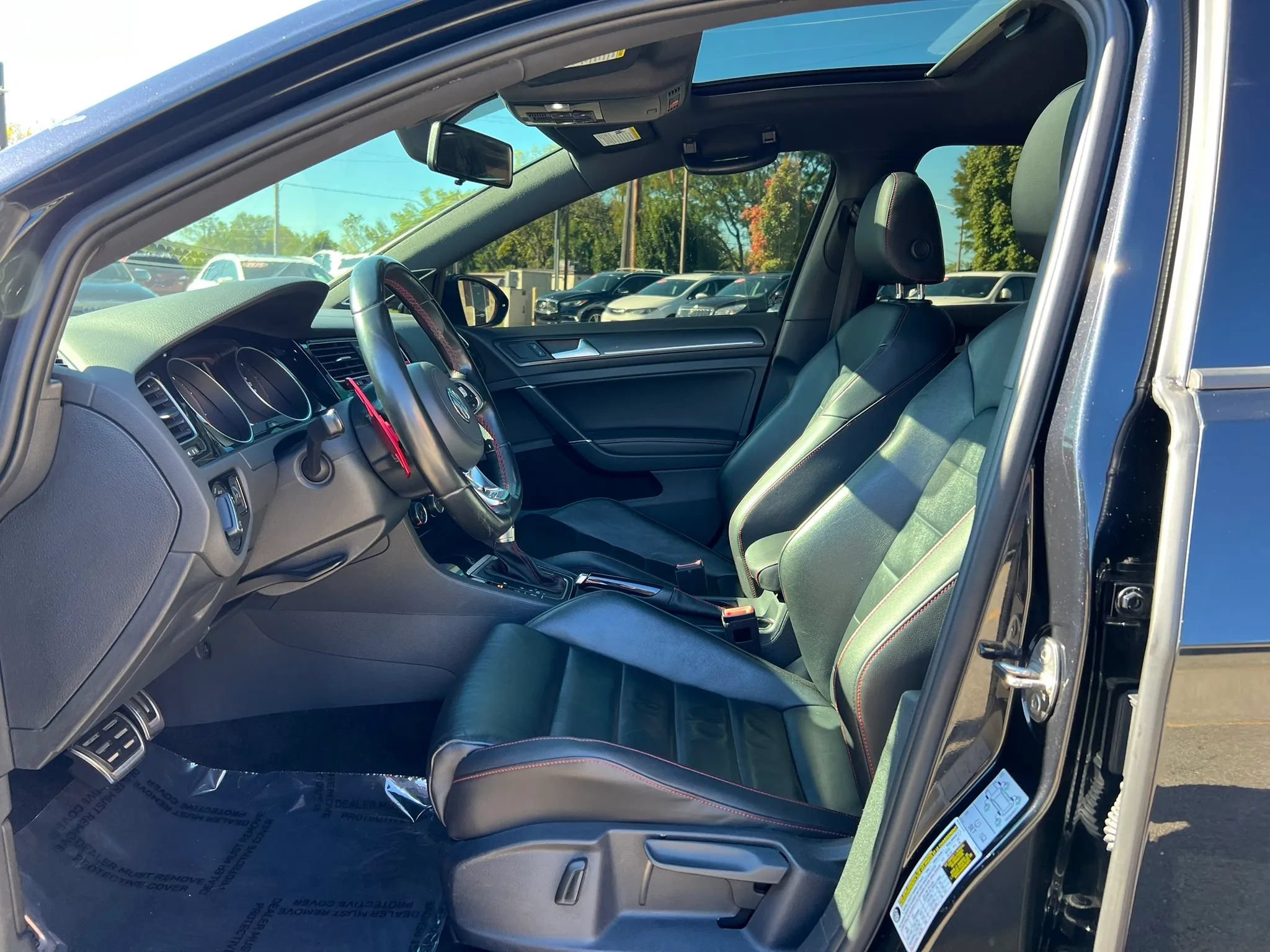 Used 2019 Volkswagen GTI SE FWD image 21