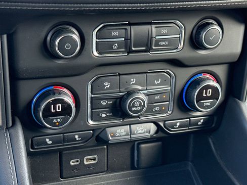 Used 2021 Chevrolet Suburban LT image 22