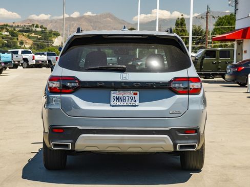 Used 2024 Honda Pilot Touring image 6