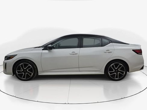 Used 2025 Nissan Sentra SR FWD image 9