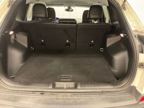 Used 2019 Jeep Cherokee Trailhawk w/ Cold Weather Group AWD/4WD image 27