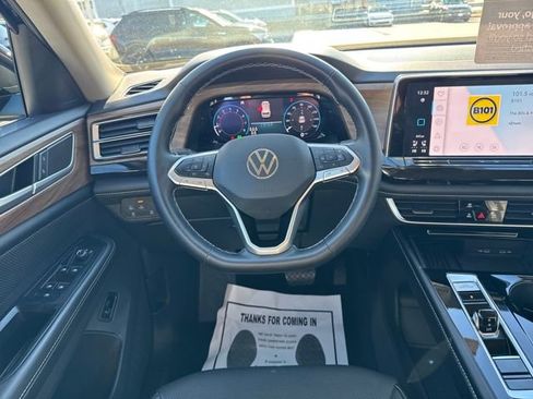 Certified 2025 Volkswagen Atlas SE image 17