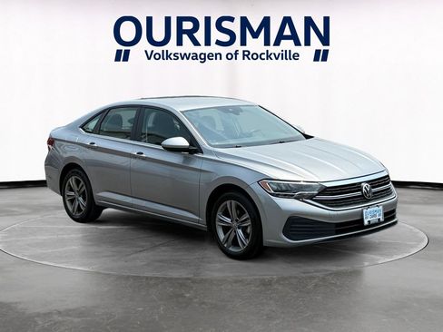Used 2024 Volkswagen Jetta SE FWD image 1