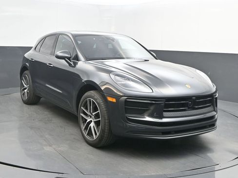 New 2025 Porsche Macan image 9