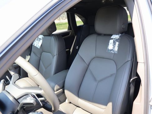 New 2025 Porsche Macan image 5