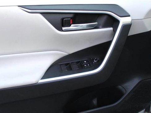 Used 2021 Toyota RAV4 XLE image 11