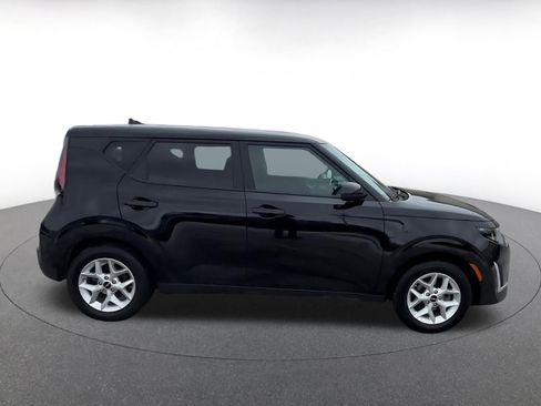 Used 2025 Kia Soul LX w/ LX Technology Package image 16