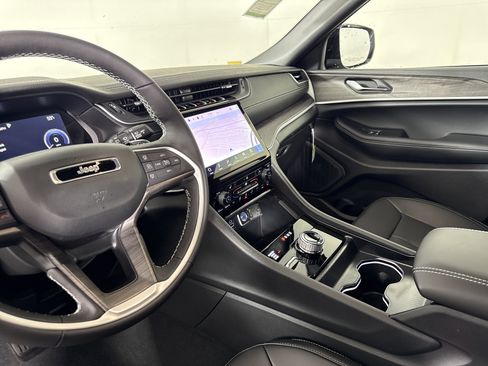 New 2025 Jeep Grand Cherokee Limited image 27