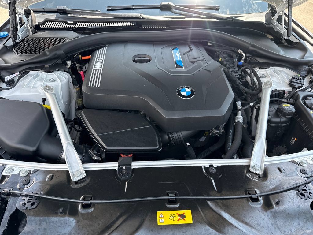 Used 2022 BMW 530e xDrive w/ Premium Package AWD/4WD image 29