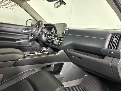 Used 2024 Nissan Pathfinder SL w/ SL Premium Package FWD image 37
