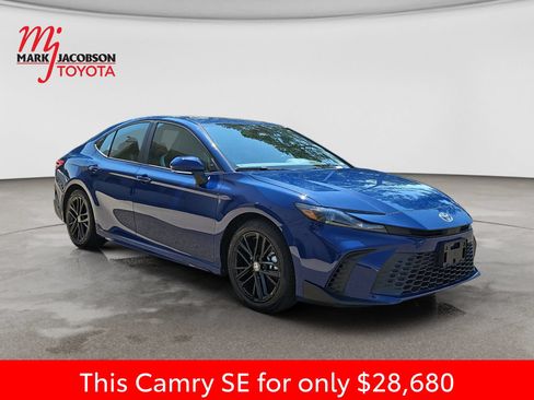Used 2025 Toyota Camry SE FWD image 5