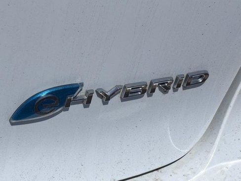 Used 2024 Chrysler Pacifica Limited FWD image 11
