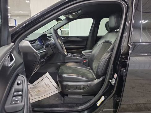 Used 2025 Jeep Grand Cherokee Altitude AWD/4WD image 21