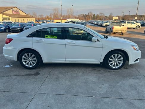 Used 2014 Chrysler 200 Touring image 4