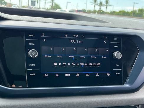 Used 2023 Volkswagen Taos SE w/ Panoramic Sunroof Package FWD image 19