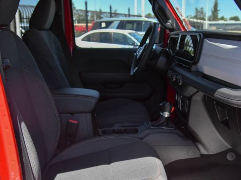 Used 2025 Jeep Wrangler Unlimited Sahara AWD/4WD image 46