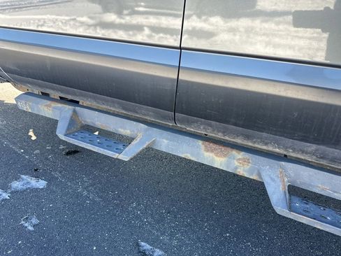 Used 2017 Nissan Titan SV image 29