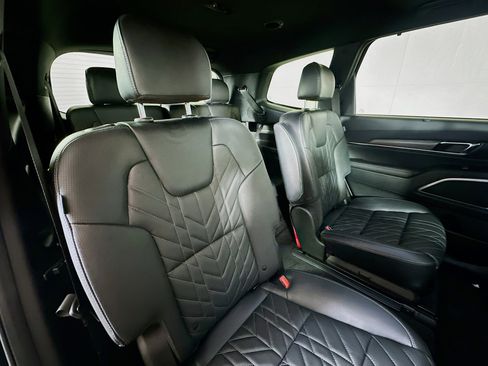 Used 2025 Kia Telluride AWD image 29