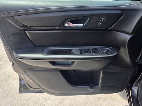 Used 2016 GMC Acadia SLE FWD image 18