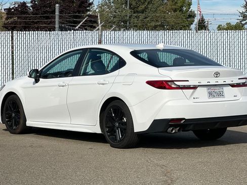 Used 2025 Toyota Camry SE FWD image 5