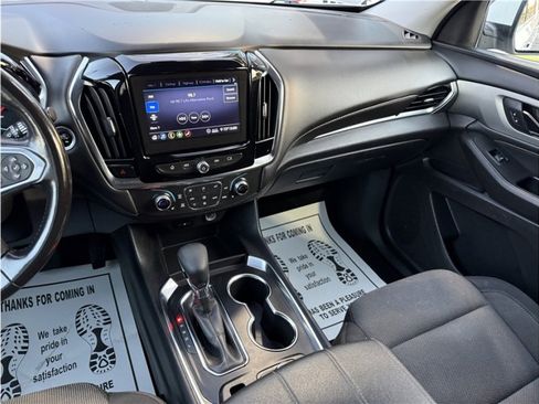 Used 2021 Chevrolet Traverse LT image 40